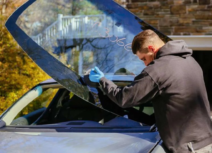 Auto vējstikls: Kad nomaiņa ir neizbēgama?