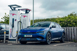 Atjauninātā elektriskā krosovera Kia EV6 GT 2025 apskats foto 2