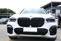 BMW X5 G05 2019–2026 Nieru režģi Diamond Black (2018-2022, spīdīgi melns) foto 1