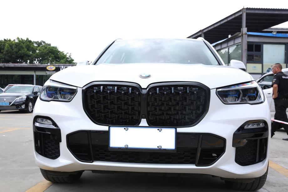BMW X5 G05 2019–2026 Nieru režģi Diamond Black (2018-2022, spīdīgi melns) Image