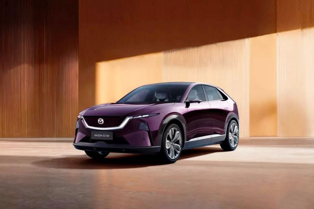 Mazda EZ-60 apskats: hibrīds un elektroauto vienā modelī