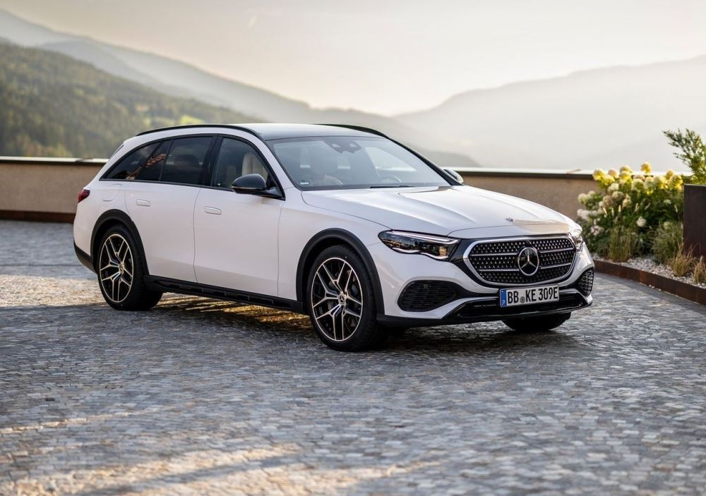 Mercedes-Benz E-Class All-Terrain 2024 (S214) apskats: dinamika un komforts