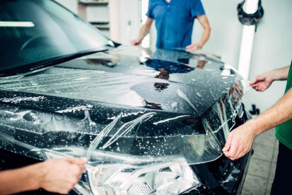 Auto aizsargplēve: vai ir vērts līmēt un kad tas ir pamatoti?