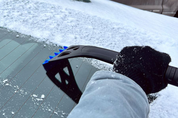 Kā izvēlēties automašīnas stikla skrāpi: atslēga drošai redzamībai
