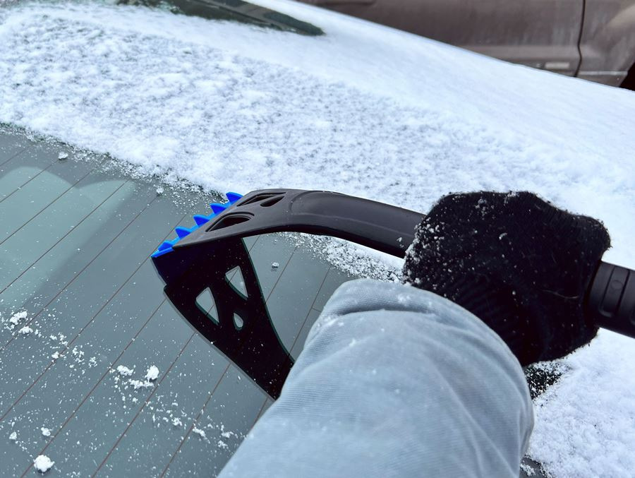 Kā izvēlēties automašīnas stikla skrāpi: atslēga drošai redzamībai