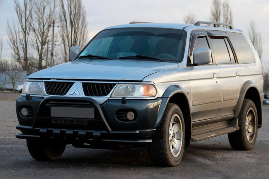Mitsubishi Pajero Sport 1996–2007 Priekšējais aizsargloks ST015WT Black (nerūsējošais tērauds) Foto 1