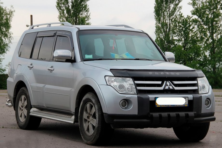 Mitsubishi Pajero Wagon IV 2006–2021 Priekšējais aizsargstienis ST015-13 Black (nerūsējošais tērauds) Foto 1