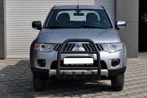 Mitsubishi L200 2006–2015 Bullbar QT007 Black (nerūsējošais tērauds) foto 2