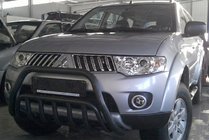 Mitsubishi Pajero Sport 2008–2015 Priekšējais aizsargstienis WT002 Black (nerūsējošais tērauds) foto 3