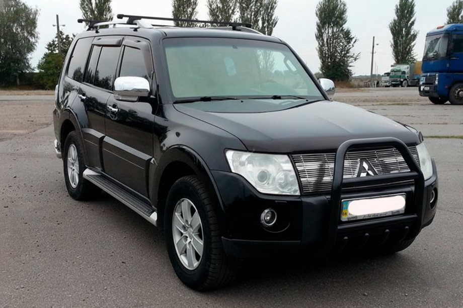 Mitsubishi Pajero Wagon III 1999–2006 Bullbar QT007 Black (nerūsējošais tērauds) Image