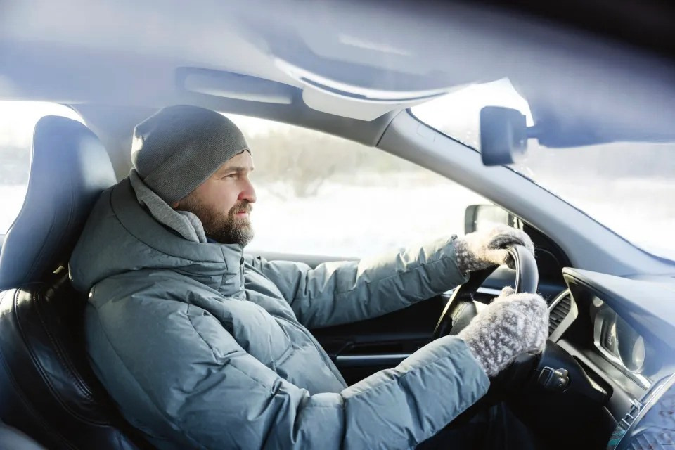 Kāpēc auto salons ziemā ātri atdziest: iemesli un siltuma saglabāšana