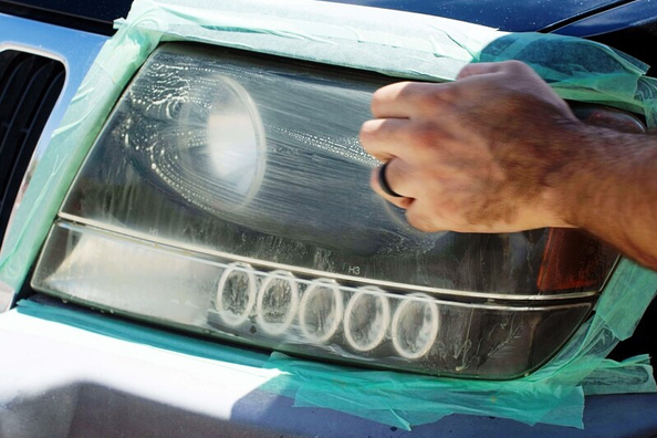 Lukturu atjaunošana: vai iespējams atjaunot plastmasas caurspīdīgumu bez profesionālas pulēšanas? Foto 1
