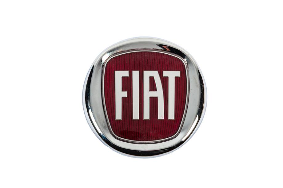 Fiat Emblēma (sarkana, ar stiprinājumu) 120 mm Image
