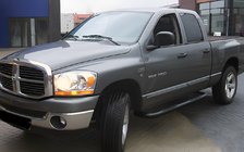 Dodge RAM (DR/DH/D1/DC/DM) 2002–2009 Leņķveida sānu caurules Black (2 gab., nerūsējošais tērauds) foto 1