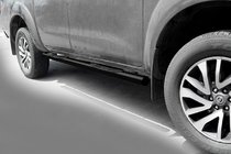 Nissan Navara/NP300 2016– Sānu caurules Black (2 gab., nerūsējošais tērauds) foto 1