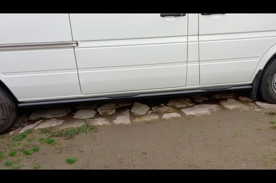 Mercedes Sprinter W901/902/903/904/905 1995–2006 Sānu caurules Black (2 gab., nerūsējošais tērauds) Vidējā bāze, d70 Foto 4