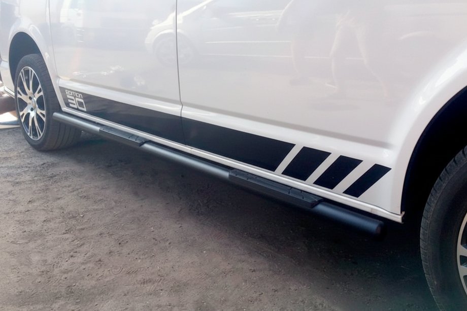 Volkswagen T5 Multivan 2003–2010 Sānu caurules Black (2 gab., nerūsējošais tērauds) 70 mm, īsā riteņu bāze Foto 3