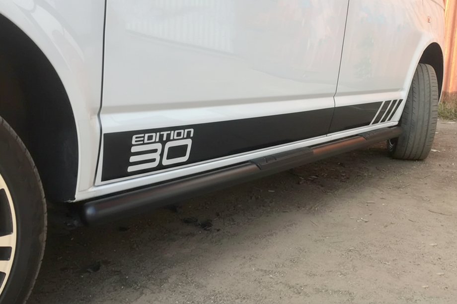 Volkswagen T5 Multivan 2003–2010 Sānu caurules Black (2 gab., nerūsējošais tērauds) 70 mm, īsā riteņu bāze Foto 6