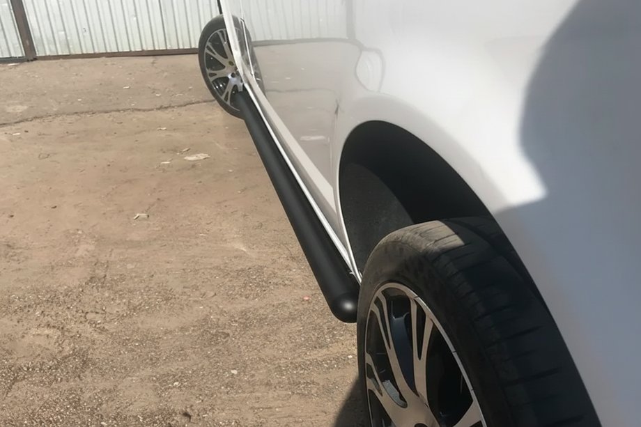 Volkswagen T6 2015–2024 Sānu caurules Black (2 gab., nerūsējošais tērauds) 60 mm, īsā riteņu bāze Foto 13