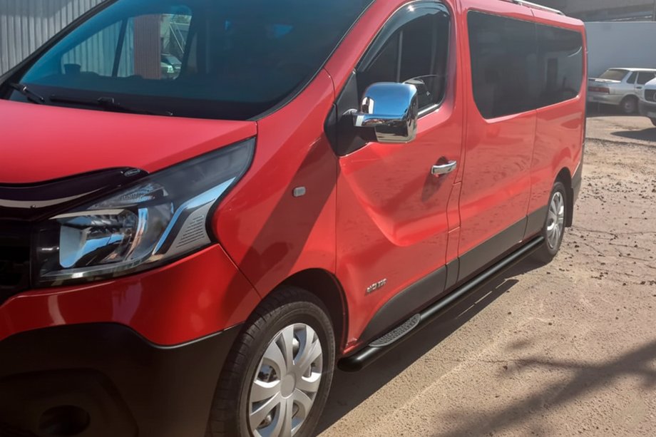 Renault Trafic 2015– Sānu caurules BB002 Black (2 gab., nerūsējošais tērauds) 60 mm, īsā riteņu bāze Foto 3