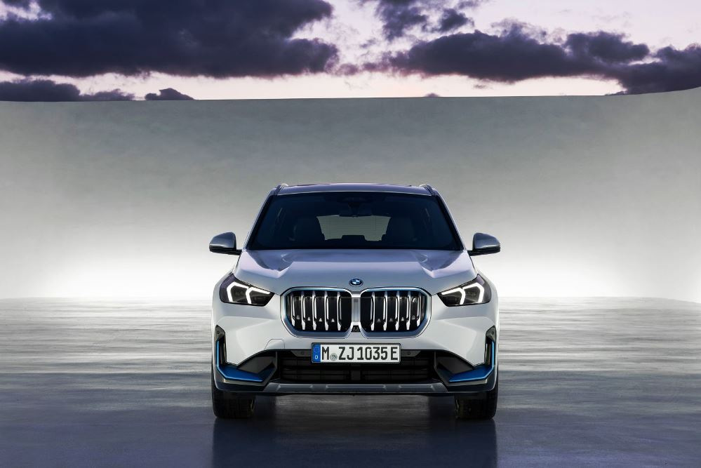 BMW iX1 (U11) apskats: kompakts premium klases elektriskais krosovers