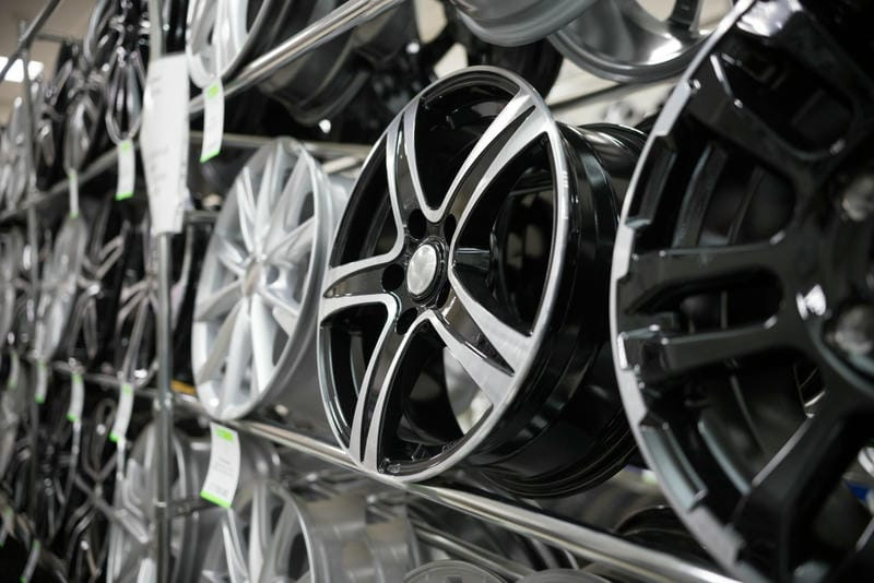 Kādus diskus izvēlēties auto: kaltos vai lietos?