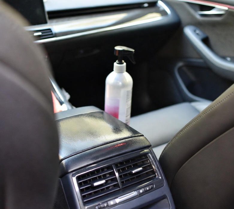 Kā atjaunot auto salona plastmasu: atgriežam spīdumu un svaigumu