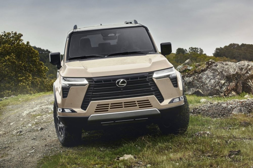 Lexus GX 550 (J250) apskats: premium SUV ar off-road potenciālu