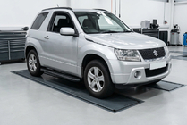 Suzuki Grand Vitara 2005–2017 Sānu pakāpieni Bosphorus Black (2 gab., alumīnijs) foto 1