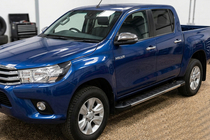 Toyota Hilux 2015– Sānu pakāpieni RedLine V1 (2 gab., alumīnijs) foto 1