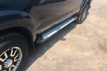 Toyota Hilux 2006–2015 Sānu pakāpieni Allmond Grey (2 gab., alumīnijs) foto 1