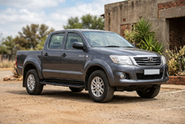 Toyota Hilux 2006–2015 Sānu pakāpieni Allmond Black (2 gab., alumīnijs) foto 1