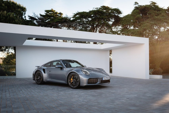Porsche 911 Turbo S T-Hybrid apskats: jaudīgākais sērijveida 911