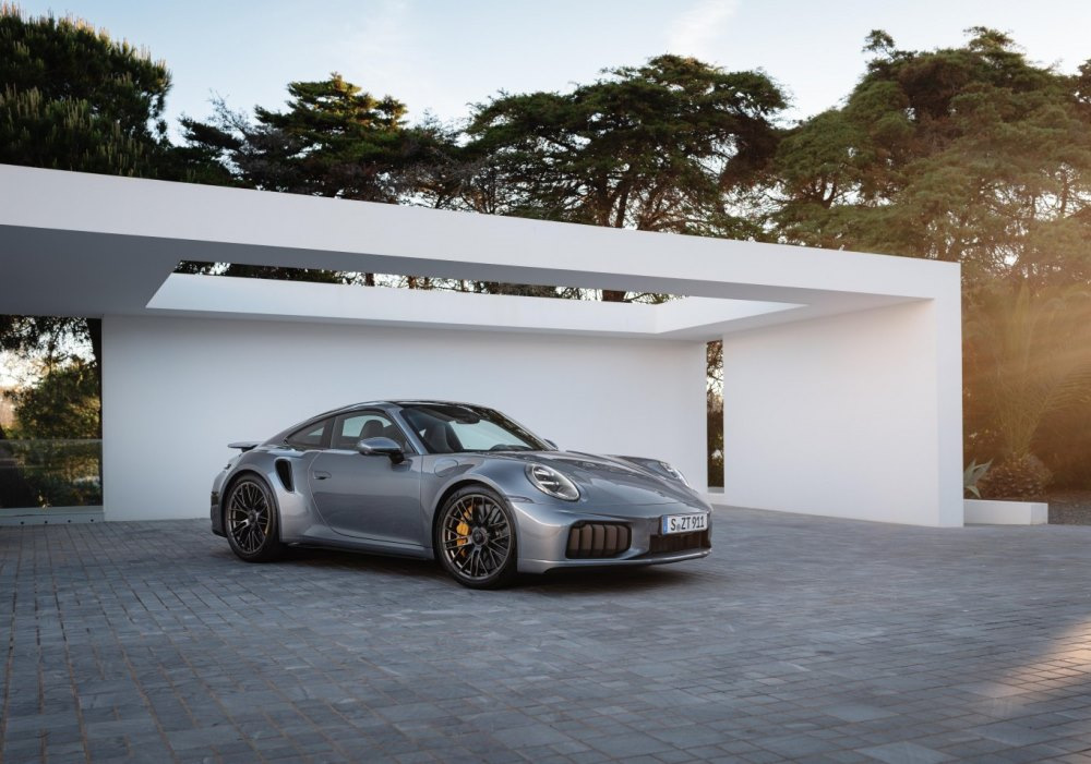 Porsche 911 Turbo S T-Hybrid apskats: jaudīgākais sērijveida 911
