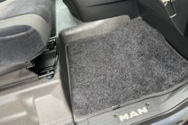 MAN TGX 2020– Tekstila paklājiņi Deluxe (Melni) foto 2