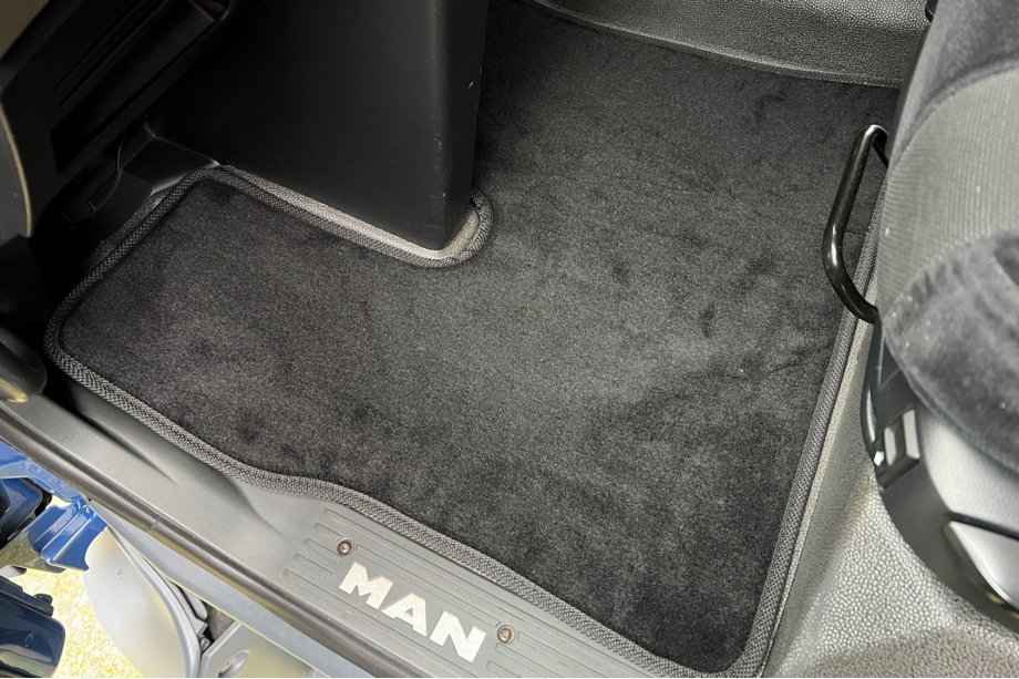 MAN TGX 2020– Premium tekstila paklājiņi (Melni) Image