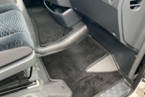 Mercedes Atego 2013– Tekstila paklājiņi Deluxe (Melni) foto 2