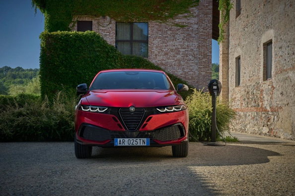 Alfa Romeo Tonale 2025 apskats: itāļu stils kompaktā krosoverā