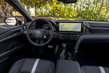 Toyota Camry (XV80) apskats: uzticams jaunās paaudzes hibrīda sedans foto 5