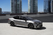 Toyota Camry (XV80) apskats: uzticams jaunās paaudzes hibrīda sedans foto 1