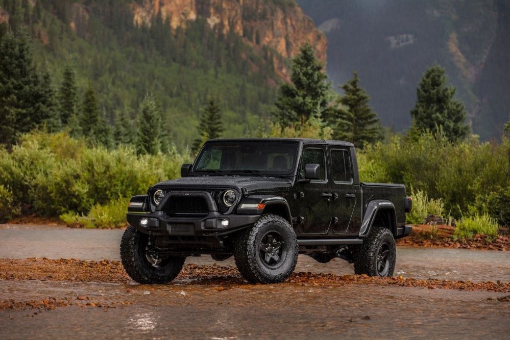 Jeep Gladiator Willys 2024 apskats: leģendārs apvidus pikaps atjaunotā stilā