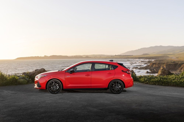 Subaru Impreza RS: sportisks hečbeks ar simetrisko pilnpiedziņu Foto 3