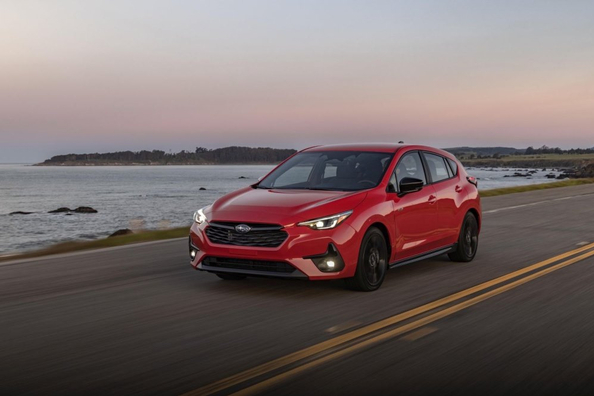 Subaru Impreza RS: sportisks hečbeks ar simetrisko pilnpiedziņu Foto 2