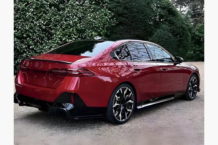 BMW 5/i5 sērija G60/G60E/G61 2023– Sliekšņu uzlikas (M-Sport sliekšņiem) Foto 1