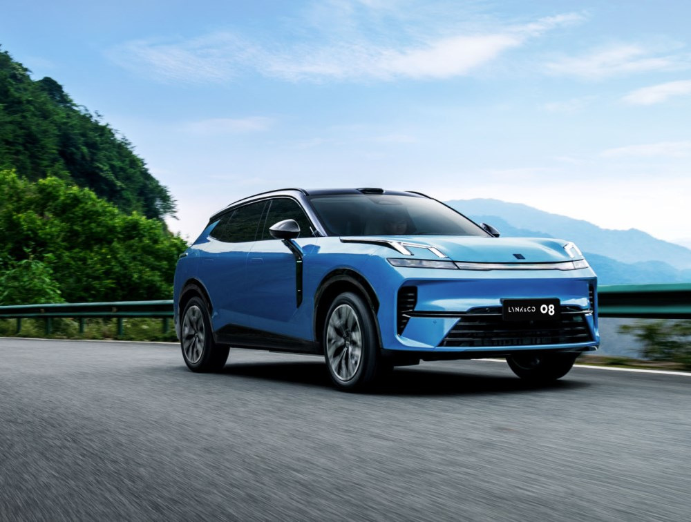 Lynk & Co 08: premium uzlādējamā hibrīda krosovera apskats