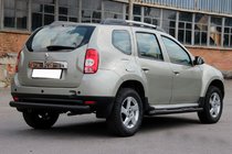 Dacia Duster 2008–2018 Aizmugures taisnā aizsargstienis Black (nerūsējošais tērauds) foto 3