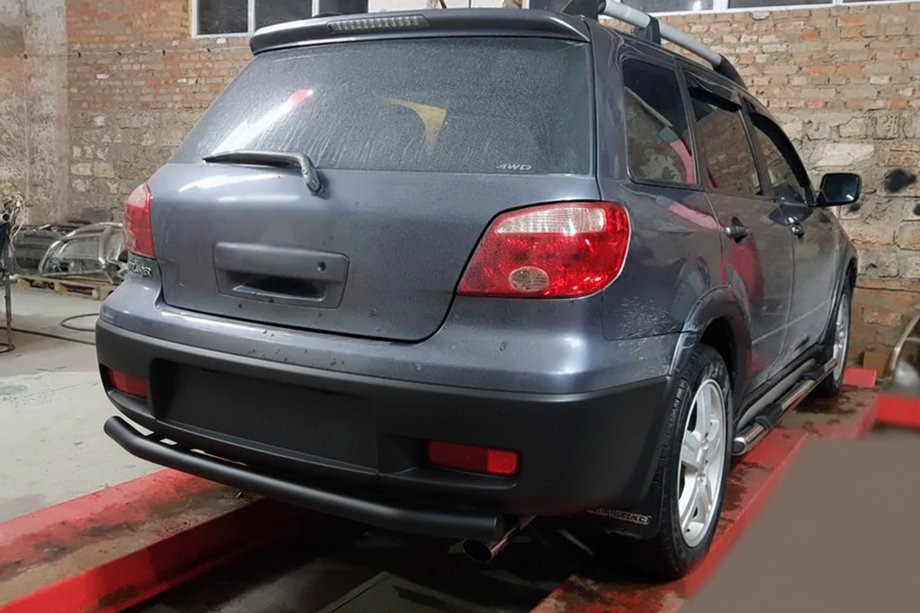 Mitsubishi Outlander 2001–2006 Aizmugures aizsargstienis AK002/2 Black (nerūsējošais tērauds) Image