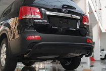 Kia Sorento II XM 2009–2014 Aizmugurējā aizsargstīpa AK007 Black (nerūsējošais tērauds) foto 1