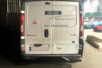 Renault Trafic 2001–2015 Aizmugurējais aizsargstienis AK006 Black (nerūsējošais tērauds) foto 3