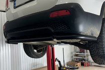 Kia Sorento II XM 2009–2014 Aizmugures stūra elementi centrālajai lokai AK007-3 Black (2 gab., nerūsējošais tērauds) foto 2